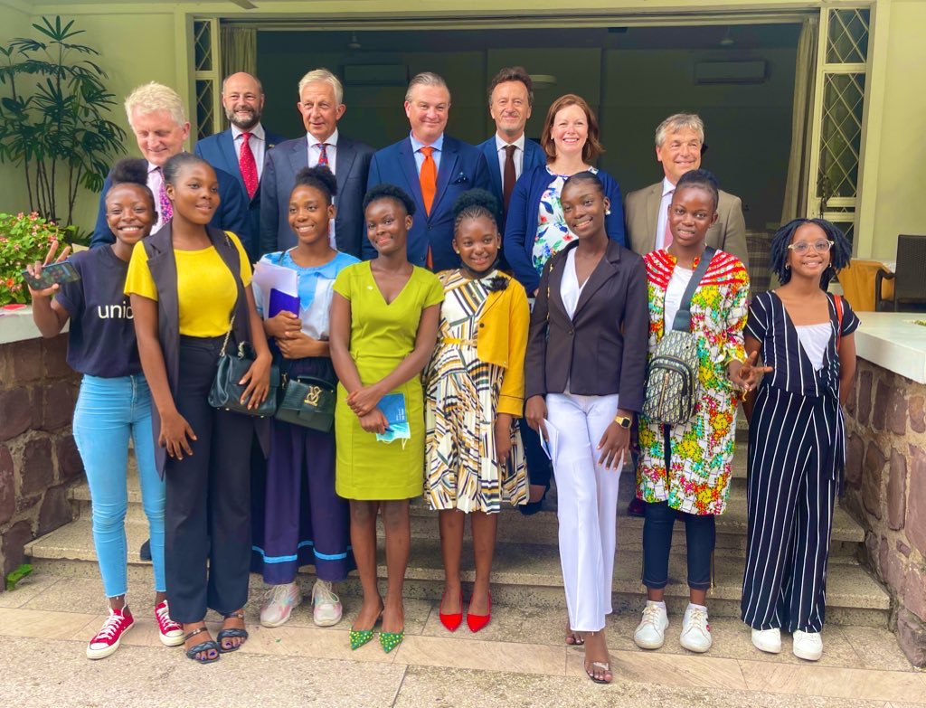 Quelle agréable journée avec nos jeunes ambassadrices d’un jour! Elles sont inspirantes et pleines d’ambitions pour l’autonomisation des femmes et le développement de la #RDC.
Merci 🇨🇦🇪🇺🇸🇪🇳🇱🇩🇪🇧🇪 d’avoir soutenu cette initiative #AmbassadorForADay 
#BreakTheBias #BriserLesPrejuges