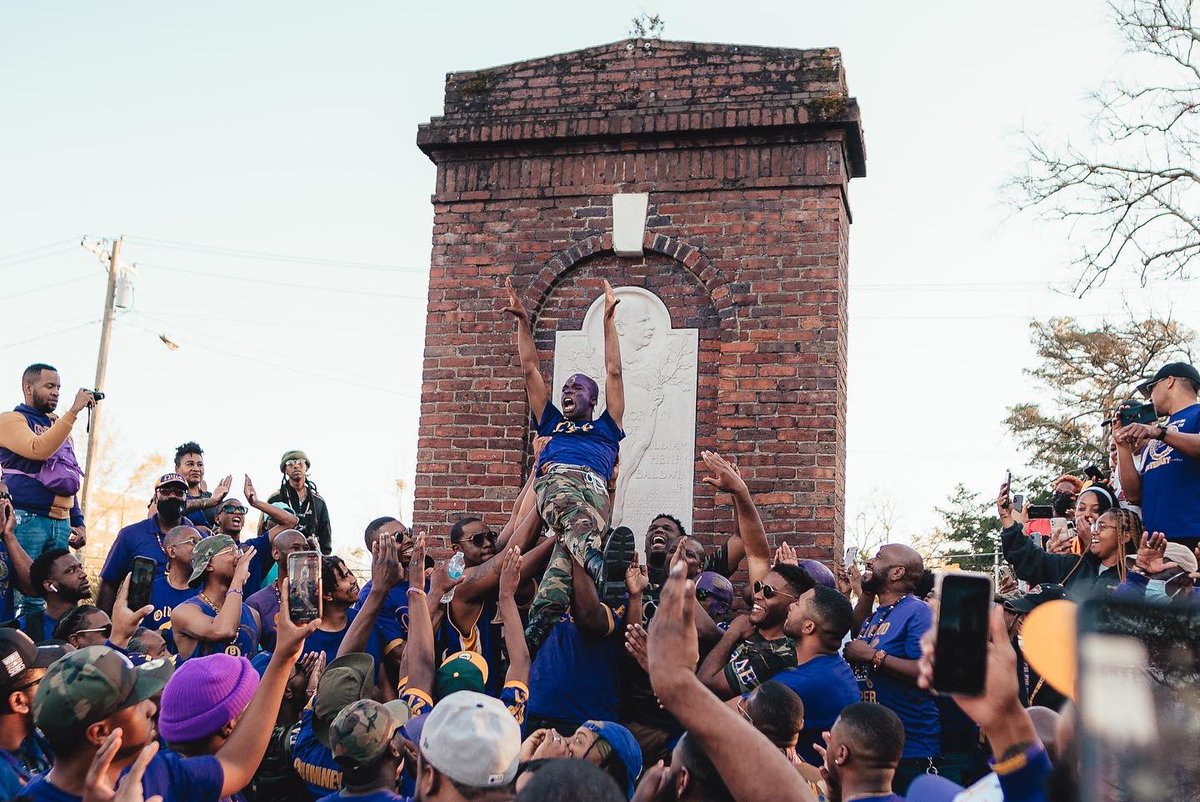 6jamesiv's tweet photo. We BaQ #RQQ 🐶⚡️ https://t.co/znydmaZi0T