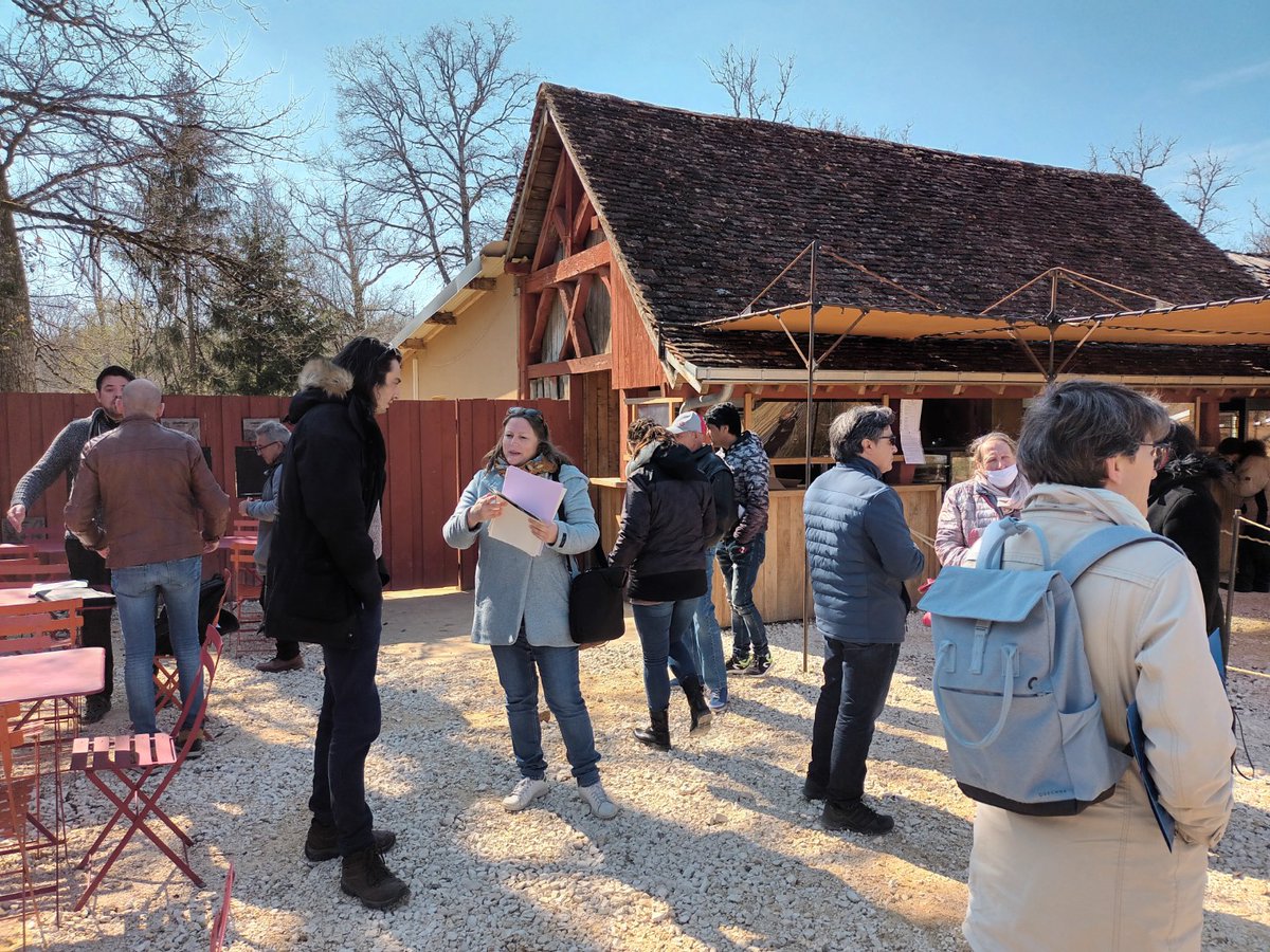 DutreixSeverine's tweet photo. Aujourd'hui, les #conseillers ont accompagné des demandeurs d'emploi sur le site de Guédélon. Plusieurs emplois sont à pouvoir sur ce célèbre lieu touristique. Action en collaboration avec le #CD89
#AvecPôleEmploiAuxerre https://t.co/8nseoJXYR3