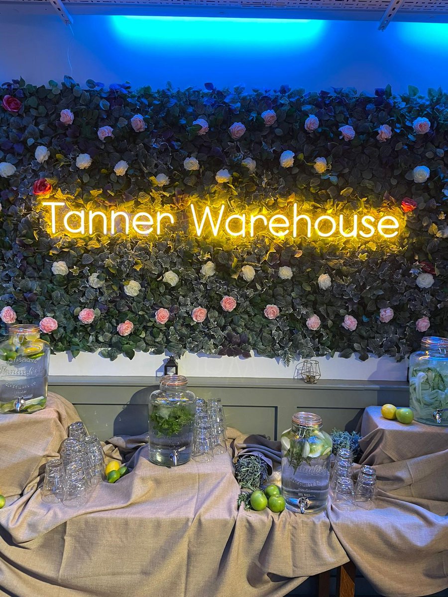 Hydration Stations at the new-look Tanner Warehouse are picture-perfect thanks to our beautiful feature #flowerwall, the idyllic corner spot for food and drink, whatever your next #event.

#eventprofslondon #londoneventspace #londoneventplanner #corporateeventplanner
