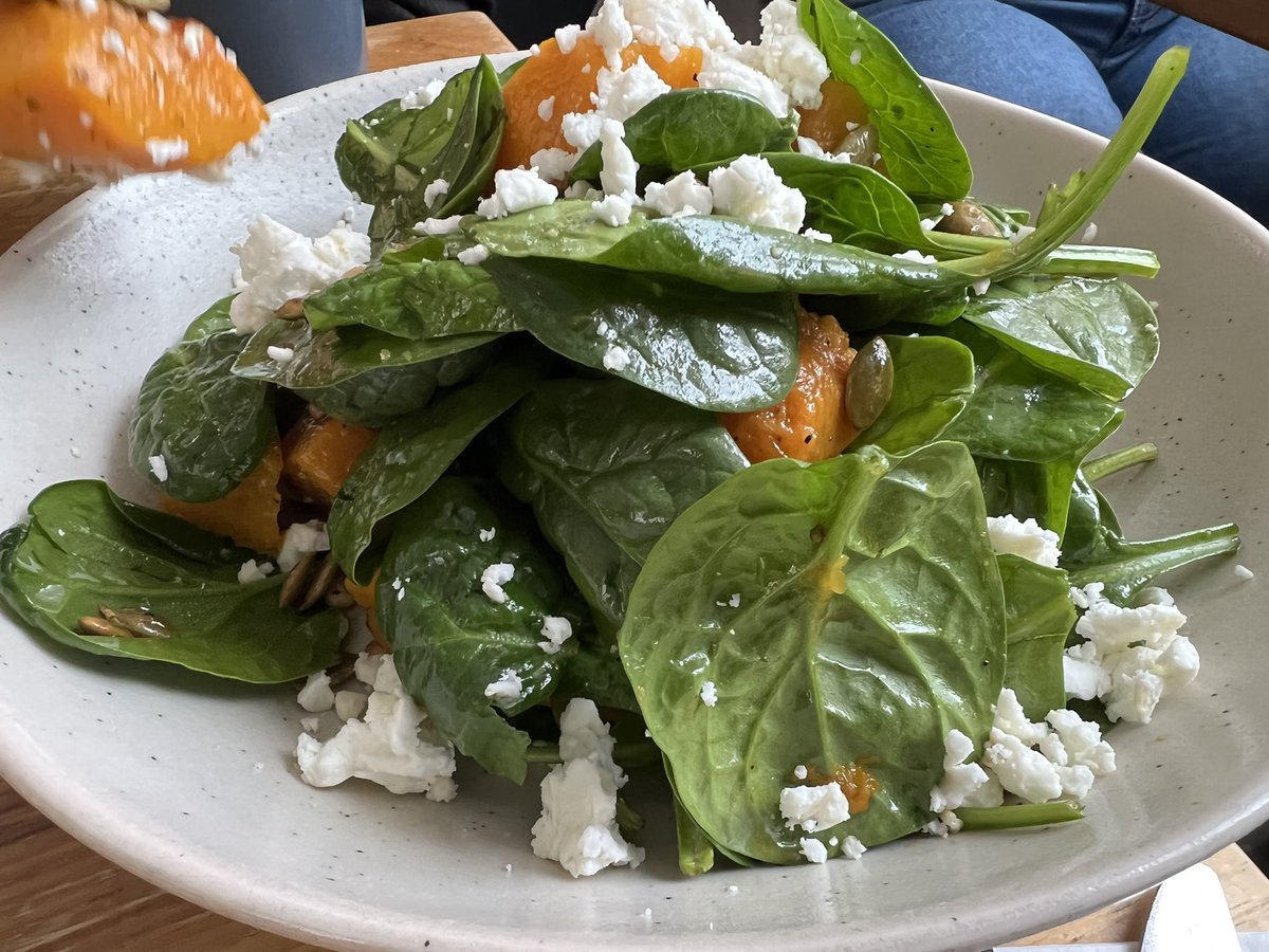 grblanco's tweet photo. Mi hamburguesa favorita de #NYC sigue en plena forma y con ampliación de local. #RubysCafe #Nolita https://t.co/0VZ9jfNQl4