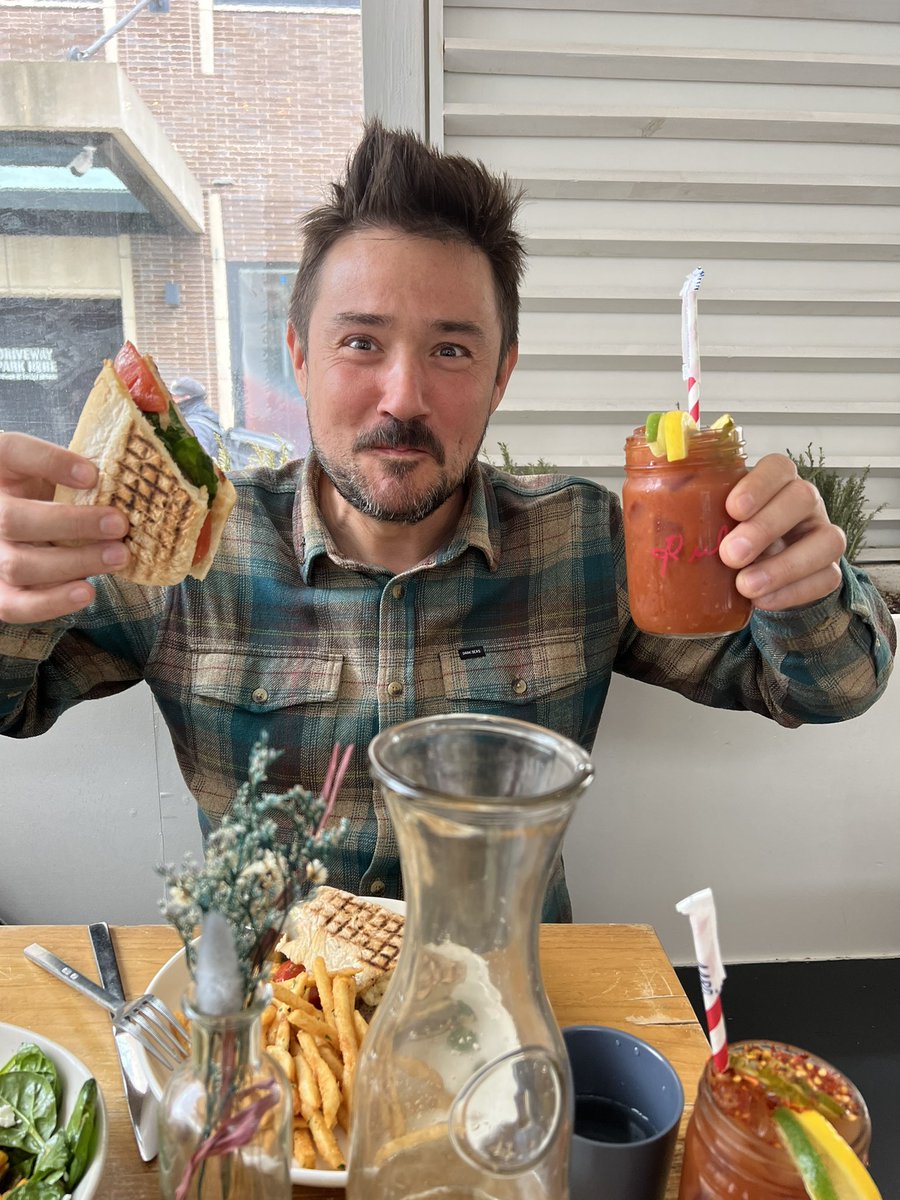 grblanco's tweet photo. Mi hamburguesa favorita de #NYC sigue en plena forma y con ampliación de local. #RubysCafe #Nolita https://t.co/0VZ9jfNQl4