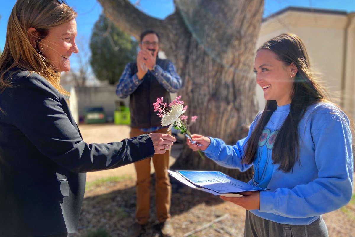 CSSKodiaks's tweet photo. Congrats to Mia C. of the #CSSClassOf2022, one of 20 high school seniors throughout the Pikes Peak region recognized as @springsgazette's Best & Brightest. Deb Mahan from the Gazette Charities Foundation presented Mia with a certificate and $500 scholarship today. #FacesOfCSS https://t.co/I0PdtEgJcb