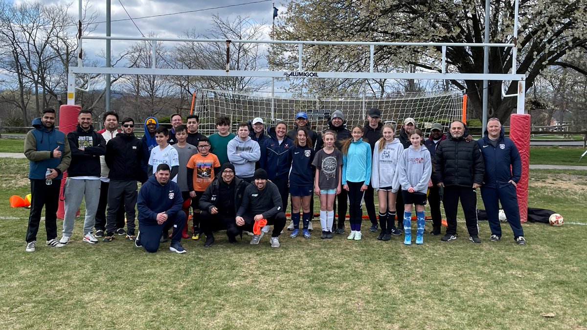 vayouthsoccer's tweet photo. Candidates for the our US Soccer 'D' License course pose with BRU youth players after a field session - Thank you, @BlueRidgeUnited for hosting a great course! #vaproud #unitedandproud
(📸 x Blue Ridge United) https://t.co/RHZfK7wprR