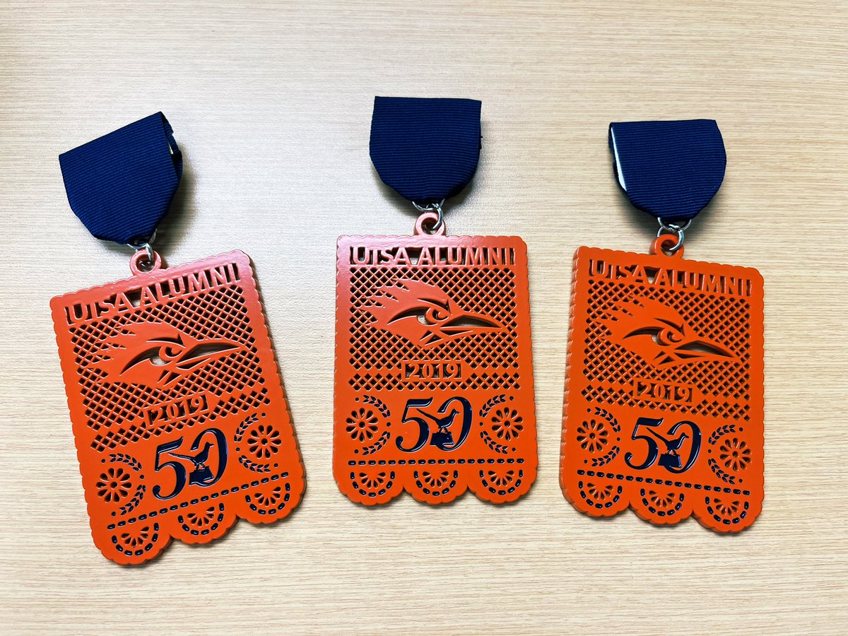 UTSAAlumni's tweet photo. 🚨GIVEAWAY ALERT🚨

We found a few 2019 #UTSAAlumni Fiesta medals!🎊🤙

How to enter:
✅ Follow us
✅ RT this post
✅ Tag a fellow alum

Contest ends 4/8 https://t.co/gaoM9aOc0R