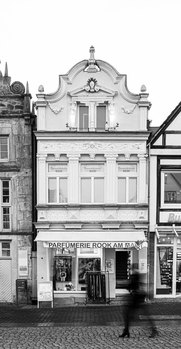 kortexdesigns's tweet photo. Stadthagen 
A collection of architectural fine art.
Soon on opensea 

#photography #NFTs #NFTCommmunity https://t.co/Y3cmCJVUHm