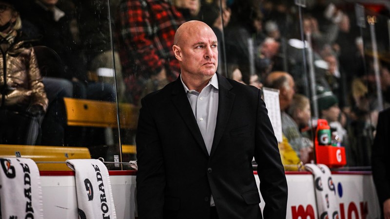Congratulations to head coach Pat Ferschweiler on being named an assistant coach for @USAHockey for the 2023 World Junior Championships!

buff.ly/35GYiPU