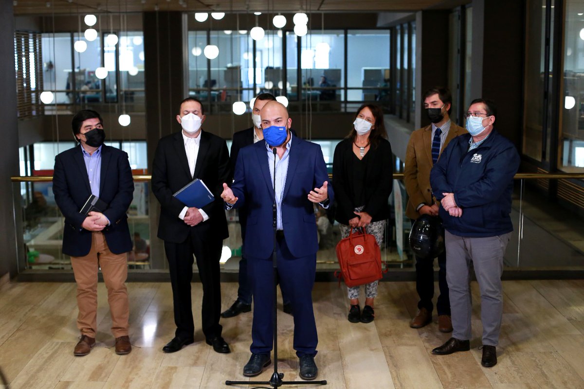 SubPrevDelito's tweet photo. @SubPrevDelito @EduardoVergaraB encabezó primera reunión de consejo asesor por redistribución policial, integrado por municipios, centros de estudios, académicos, junto a representantes del sector público y privado. https://t.co/jBtjMWMX3T