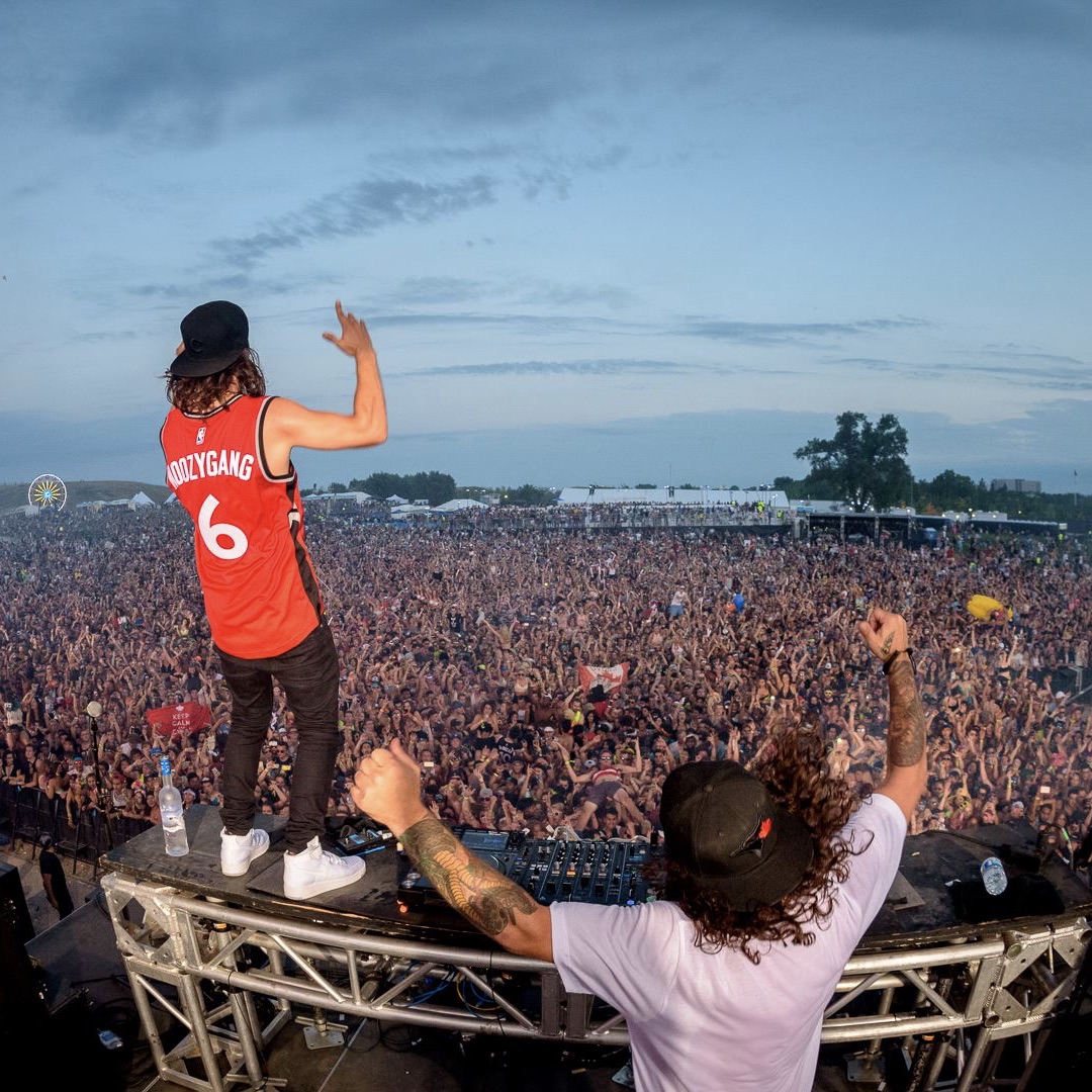 VELDFest's tweet photo. When they said ‘I gotta treat myself, go somewhere I know will set me free’, we’re pretty sure they were talking about VELD 🔥
🎟️ See Dvbbs at VELD as they make their return on Day 2 https://t.co/696Ji0iEY5