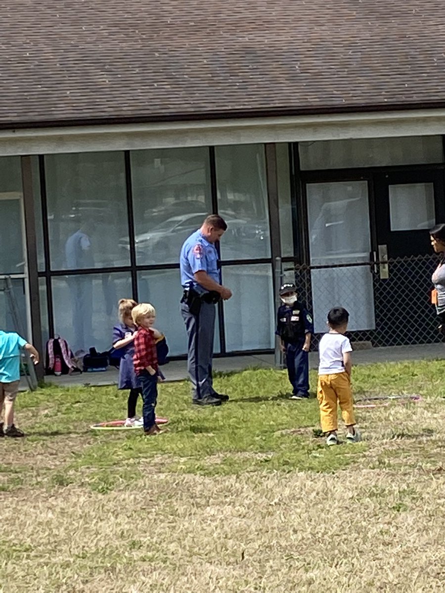 play_police's tweet photo. Today was soooo much fun!! It was so nice to get things going again and we could not have asked for a more beautiful day!! #buddieswithbadges #policeatplay #communitypolicing https://t.co/QgWwEwRwzq