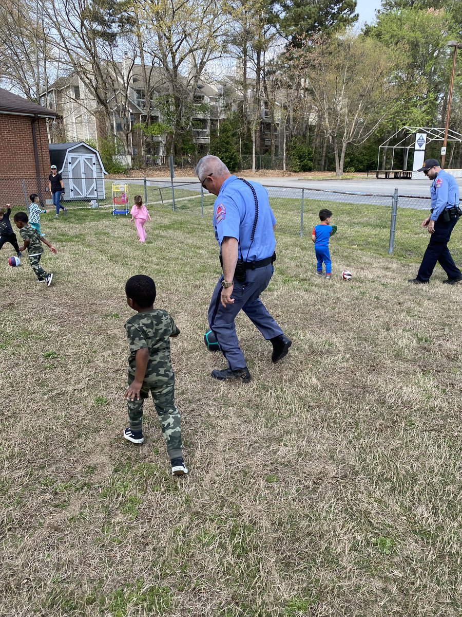 play_police's tweet photo. Today was soooo much fun!! It was so nice to get things going again and we could not have asked for a more beautiful day!! #buddieswithbadges #policeatplay #communitypolicing https://t.co/QgWwEwRwzq