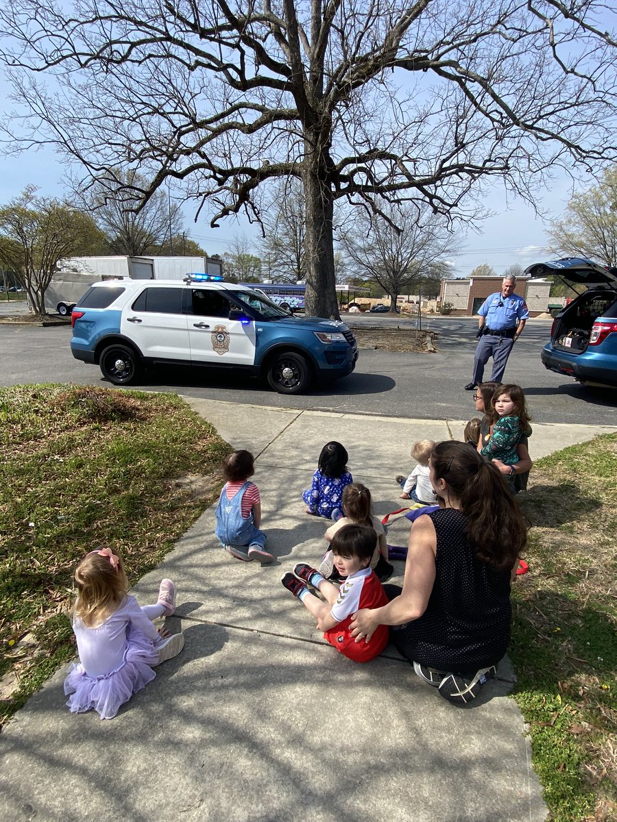 play_police's tweet photo. Today was soooo much fun!! It was so nice to get things going again and we could not have asked for a more beautiful day!! #buddieswithbadges #policeatplay #communitypolicing https://t.co/QgWwEwRwzq