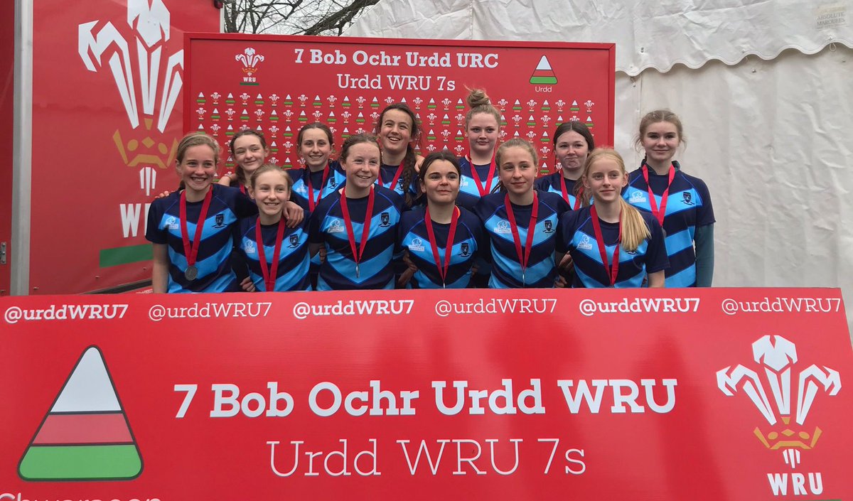 🏴󠁧󠁢󠁷󠁬󠁳󠁿PENCAMPWYR CYMRU🏴󠁧󠁢󠁷󠁬󠁳󠁿

Llongyfarchiadau mawr i fechgyn a merched Dan 13 @Ysgol_Glantaf y ddau yn cyrraedd y rownd derfynol! 

Year 8 retain the National 7’s Cup &amp; another fantastic day for the girls just losing in the 🏆 final 🏉 #Gtaf