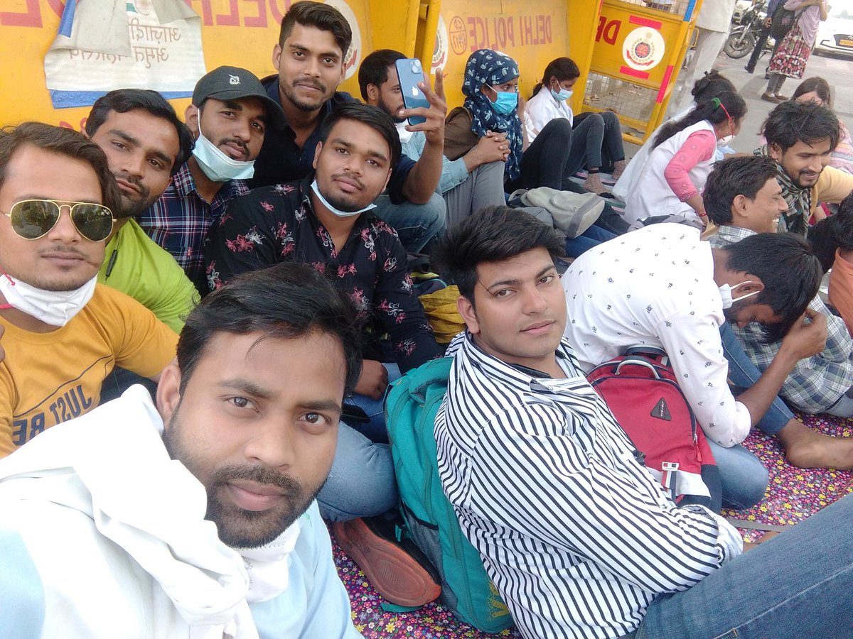 <a href="/ArvindKejriwal/">Arvind Kejriwal</a>  दिल्ली सरकार Corona warriors ko road par aane  pade Aap ki सरकार me