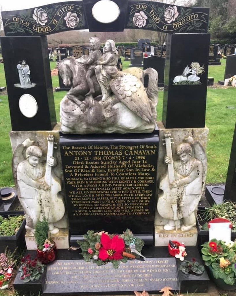 Graveone's tweet photo. Remembering You Grave Tending, tending graves across the uk either scheduled visits or one off deep cleans #grave #gravestone #marble #granite #nationwide https://t.co/GgBoif1UjT