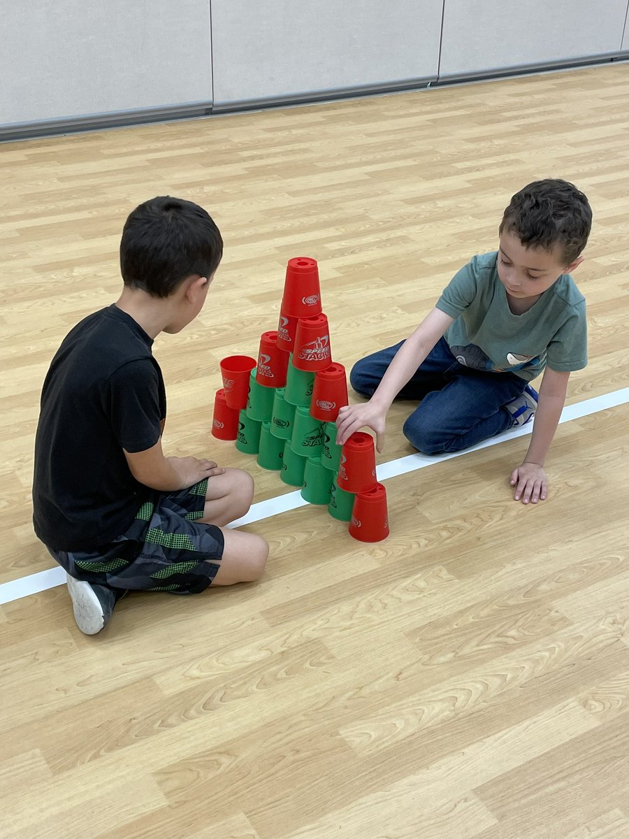 MrsScintaSLES's tweet photo. We are working on hand-eye coordination with our speed stack cups! These cute kinder turtles worked together to create and build their own towers/castles. @SouthLakesEl1 https://t.co/PVeFcYem81