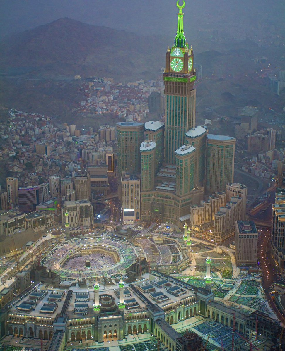 ScreenMix's tweet photo. الفرق بين الصورتين سنوات كثيره .. ولكن الجمال واحد 💚 https://t.co/QNu3vZ8oYt
