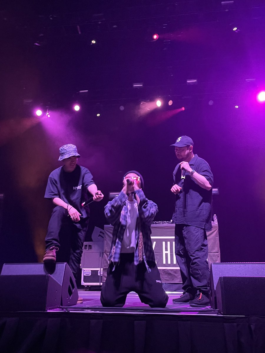 trillium44's tweet photo. Still smiling from the Epik High concert last night!!!  It was amazing and so glad I got to see them live.  #unreal #EpikHighisHereTour https://t.co/5wCqZG8iQO