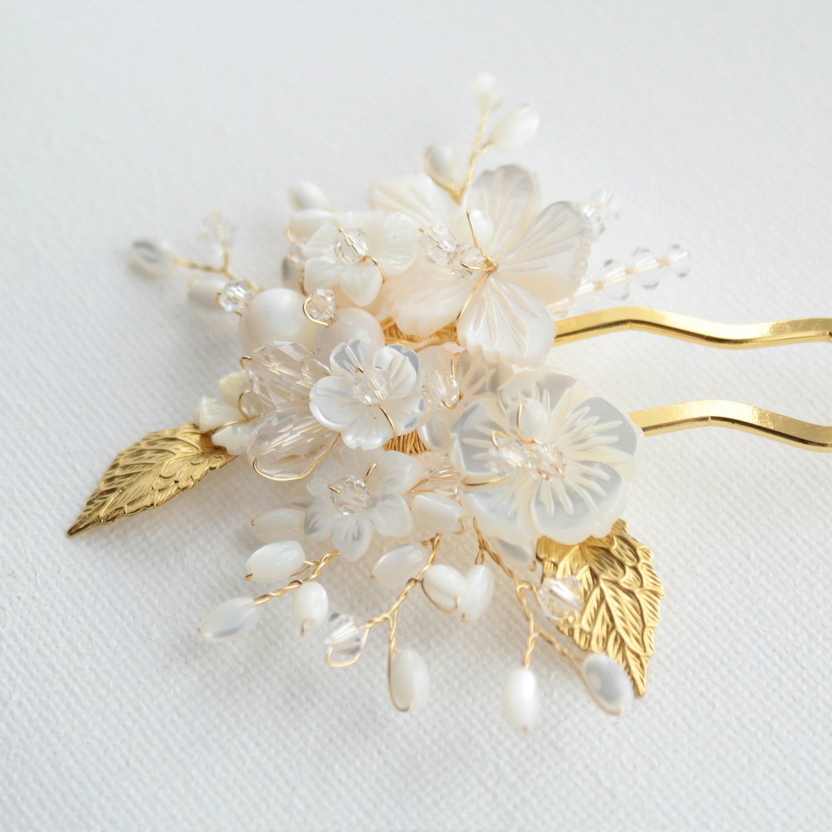 🤍

#aaryannadesigns #bridalinspiration #bridetobe #bridalhaircomb #bride #bridalaccessories #weddingaccessories #weddings #weddinghairideas #forthebride #bridesof2022 #weddinginspiration #hairaccessories