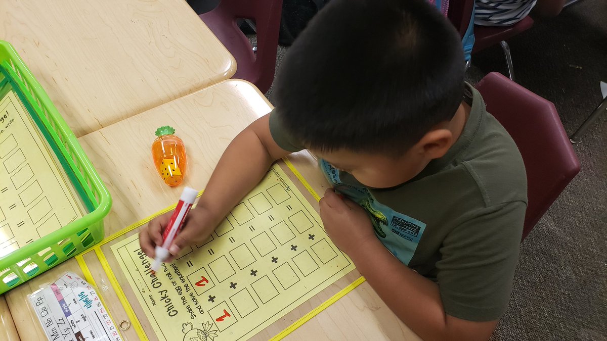 mrsGgrandclass's tweet photo. Math stations got a spring makeover. @HumbleISD_OE @DianeBurkeRead https://t.co/m1CY1Yn4jM