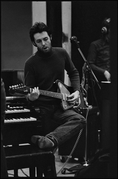 #PaulMcCartney via <a href="/LOV3LYR1TA/">parry in punk 🗡️🫧 FOBSF !!</a>