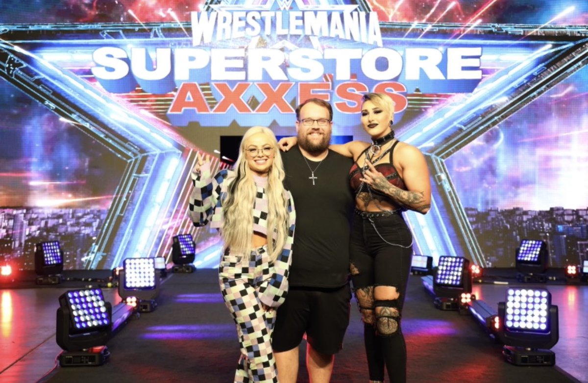 BJacks7575's tweet photo. Besides being at mania, the best moment this weekend is definitely meeting @YaOnlyLivvOnce and @RheaRipley_WWE at axxess! By far the best duo going! #WWE #WrestleMania #WrestleManiaAxxess #WatchMeLiv #ThisIsMyBrutality https://t.co/t1g63qTj42