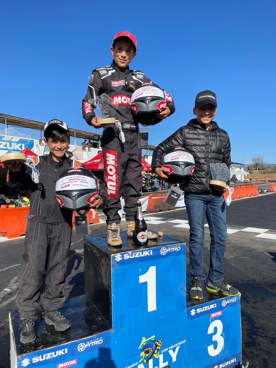 MotulMX's tweet photo. ¡Queremos felicitar a todos los participantes y ganadores de la 1a COPA MOTUL 2021/22! 🏆🏆🏁🏁
El podio del Campeonato Motul 2021/2022 de la categoría Shifter 125cc directos.

🥇1er lugar: Adolfo Pantoja
🥈2do lugar: Germán Revuelta
🥉3er lugar: Justin Aaron Garcia

#Motul #Kart https://t.co/qWQ7J7pF5Q