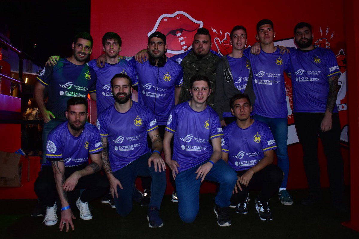 Martin_Momo87's tweet image. Que épocas, no? @GekiwOw9 @ElKaduu @Rain_ADR @Mazzi_1991 @lJonyL_ @ignaciocabjpsn @Huevito_07 #MileniuM #AGS #CampeonesSuperLigaIESA