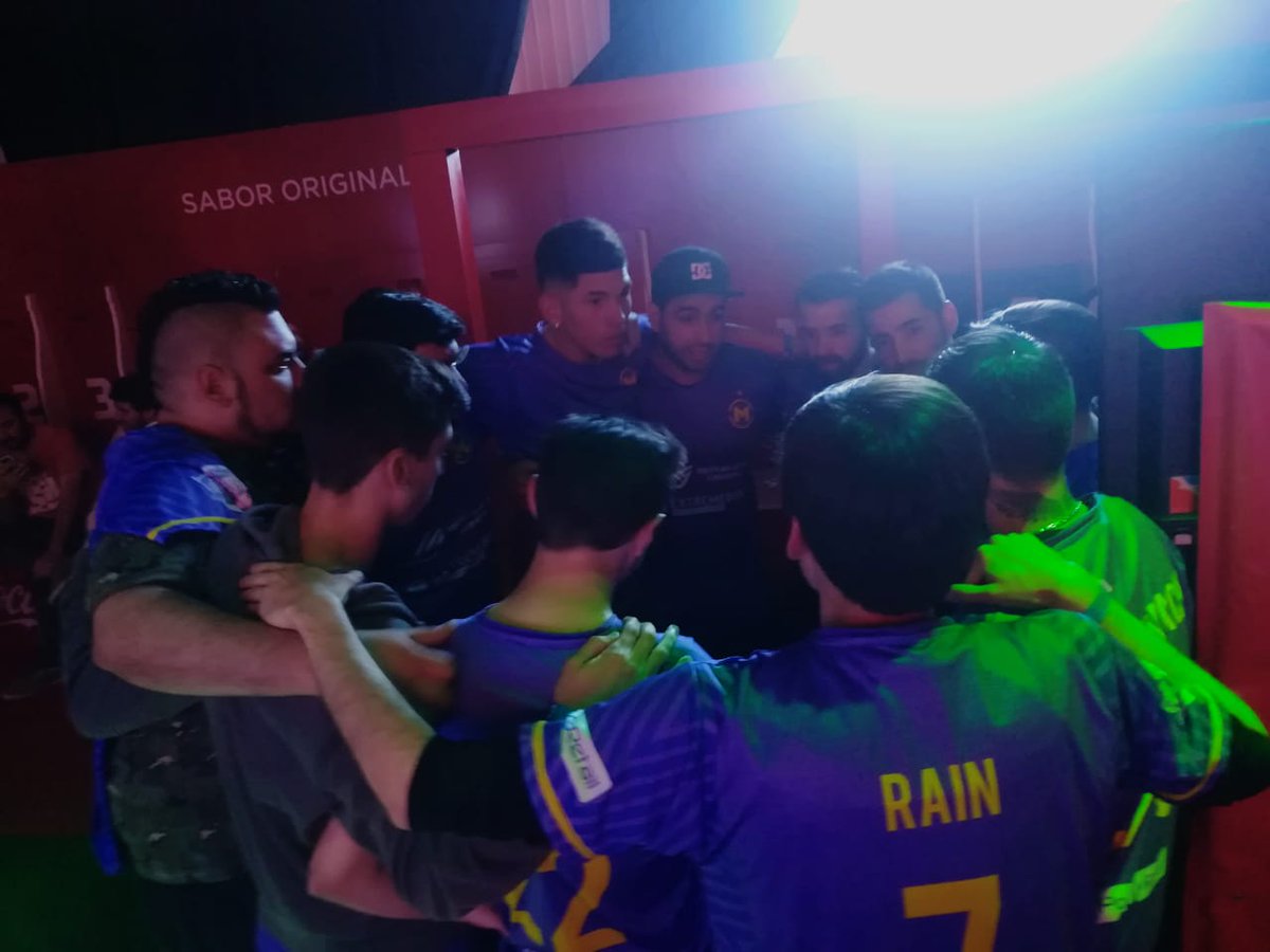 Martin_Momo87's tweet image. Que épocas, no? @GekiwOw9 @ElKaduu @Rain_ADR @Mazzi_1991 @lJonyL_ @ignaciocabjpsn @Huevito_07 #MileniuM #AGS #CampeonesSuperLigaIESA