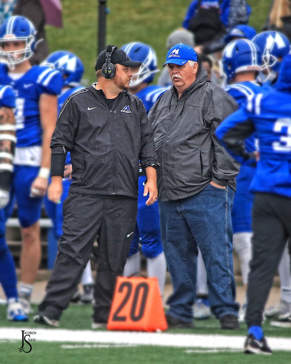 coachlarsonmsu's tweet photo. The last five weeks have been tough, but the one thing that keeps me going is my love for our guys. Not a day goes by that I don't miss dad. The messages and support from everyone the past 37 days has been unbelievable. This is my favorite picture of me and Dad from the past year https://t.co/M7lW0ri4tL