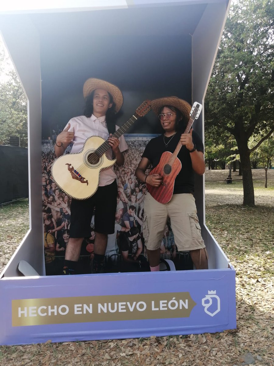 ElSimidiablo's tweet photo. Junto a mi carnal @GatitoFeliz_ no es de sangre pero demostró lealtad @founderpalnorte  @TecatePalNorte #tothemoonconTecatePalNorte. https://t.co/GjWt4N8e96