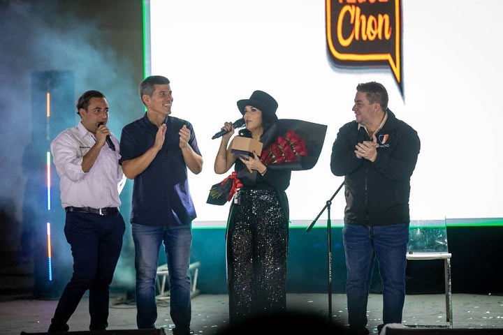 DavidUzcategui's tweet photo. Ayer la @alcaldiabaruta dio un regalo espectacular a Caracas! Más de 8.000 personas se dieron cita para disfrutar de @karinalavoz en la majestuosa Concha Acústica de Colinas de Bello Monte.

Que honor haber sido parte de esta noche maravillosa! Gracias @darwingonzalezp https://t.co/vHDOWWlxfO