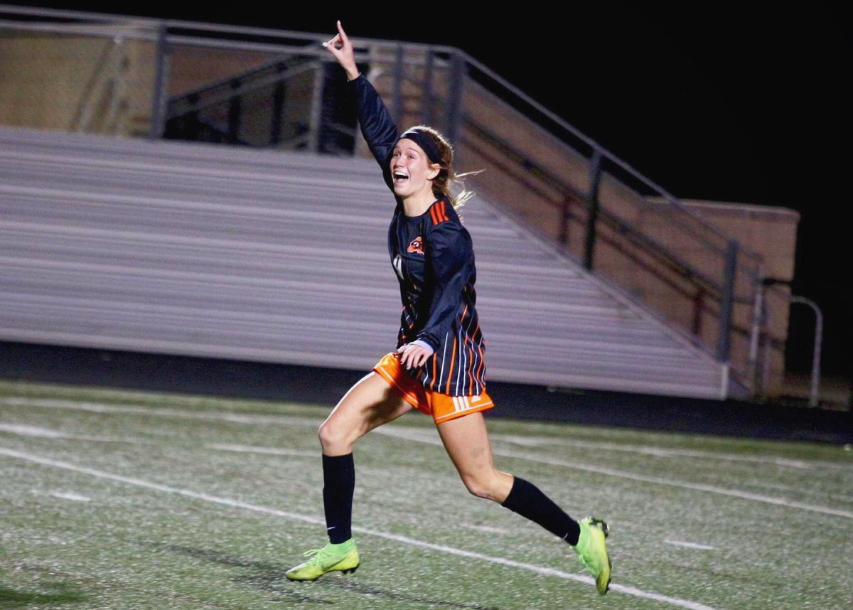 Gosset41's tweet photo. Helluva career @AshlynLaughley 1 of the best the FTW area has seen &amp; the best scorer in Aledo program history

- School record 115 career goals
- 278 points
- At least 24 goals in all 4 seasons
- Newcomer of the Year
- 2x District MVP
- Offensive MVP
- Multiple all-state awards https://t.co/YOuBzPkQyM