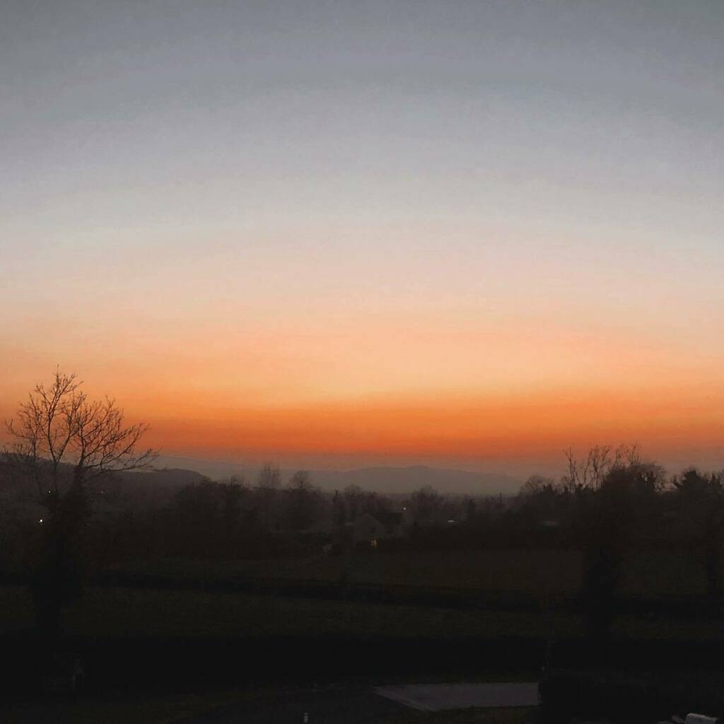 MarkIsNotBroken's tweet photo. 🌅 

#photography #photooftheday #love #instagood #instagram #photo #nature #picoftheday #like #follow #beautiful #photographer #fashion #art #travel #bhfyp #photoshoot #instadaily #model #naturephotography #me #smile #style ##happy https://t.co/f7r0FXpbuB https://t.co/PukANOvpNT