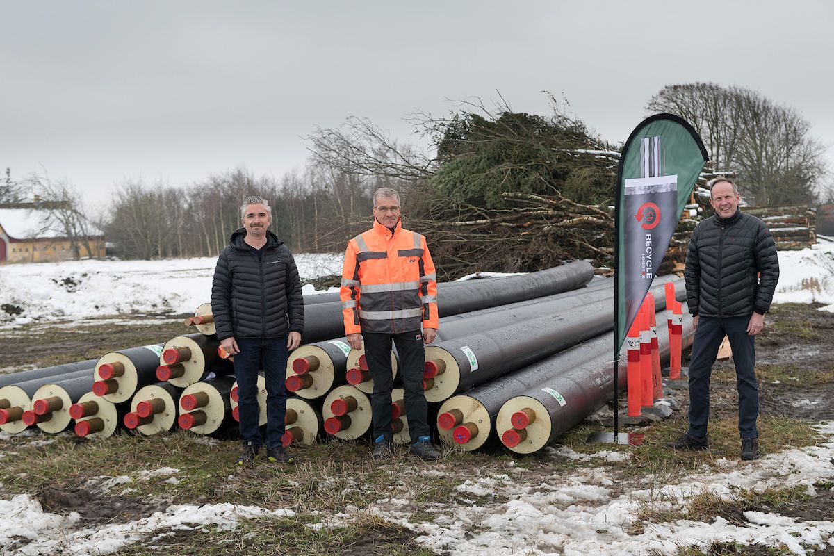 LOGSTORGroup's tweet photo. Vi er stolte leverandører af Grønne rør til et nyt boligområde på 100 byggegrunde i Hjørring, Højene Øst.
Ved at vælge kapperør med eksternt genbrugsplast fremfor ny produceret plast kan vi spare op til 9 tons CO2.
#HjørringVarmeforsyning #kingspan #logstor https://t.co/6sAEAGPb6z