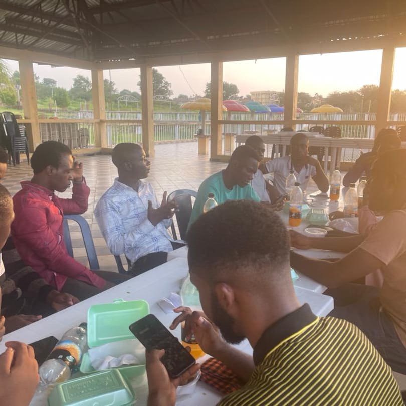 WaliuTaofik's tweet photo. First few weeks in office, I had an hangout with class reps across various faculties, to engage them on our blueprints & established a forum of class reps to ensure that there is a working relationship with them.
Today, I appreciate you all...
#TransitionHour
#AppreciationHour https://t.co/dItQmQNXlo