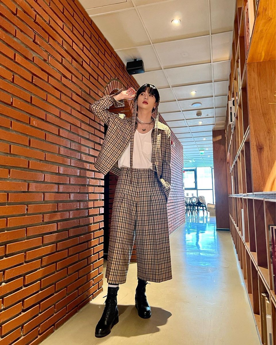 up10tionpr's tweet photo. Instagram — 220402 — Xiao

“Beautiful clothes.” 

#UP10TION #업텐션 @UP10TION 

cr. xiao personal ig https://t.co/8GlpZJ3sPD