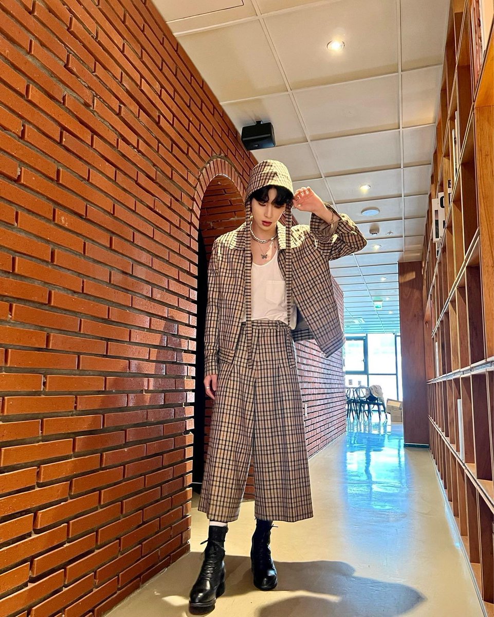 up10tionpr's tweet photo. Instagram — 220402 — Xiao

“Beautiful clothes.” 

#UP10TION #업텐션 @UP10TION 

cr. xiao personal ig https://t.co/8GlpZJ3sPD