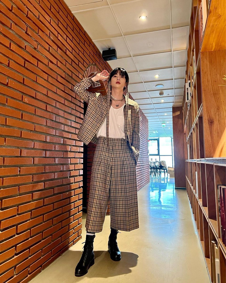 up10tionpr's tweet photo. Instagram — 220402 — Xiao

“Beautiful clothes.” 

#UP10TION #업텐션 

cr. xiao personal ig https://t.co/GWuOaf0lTQ