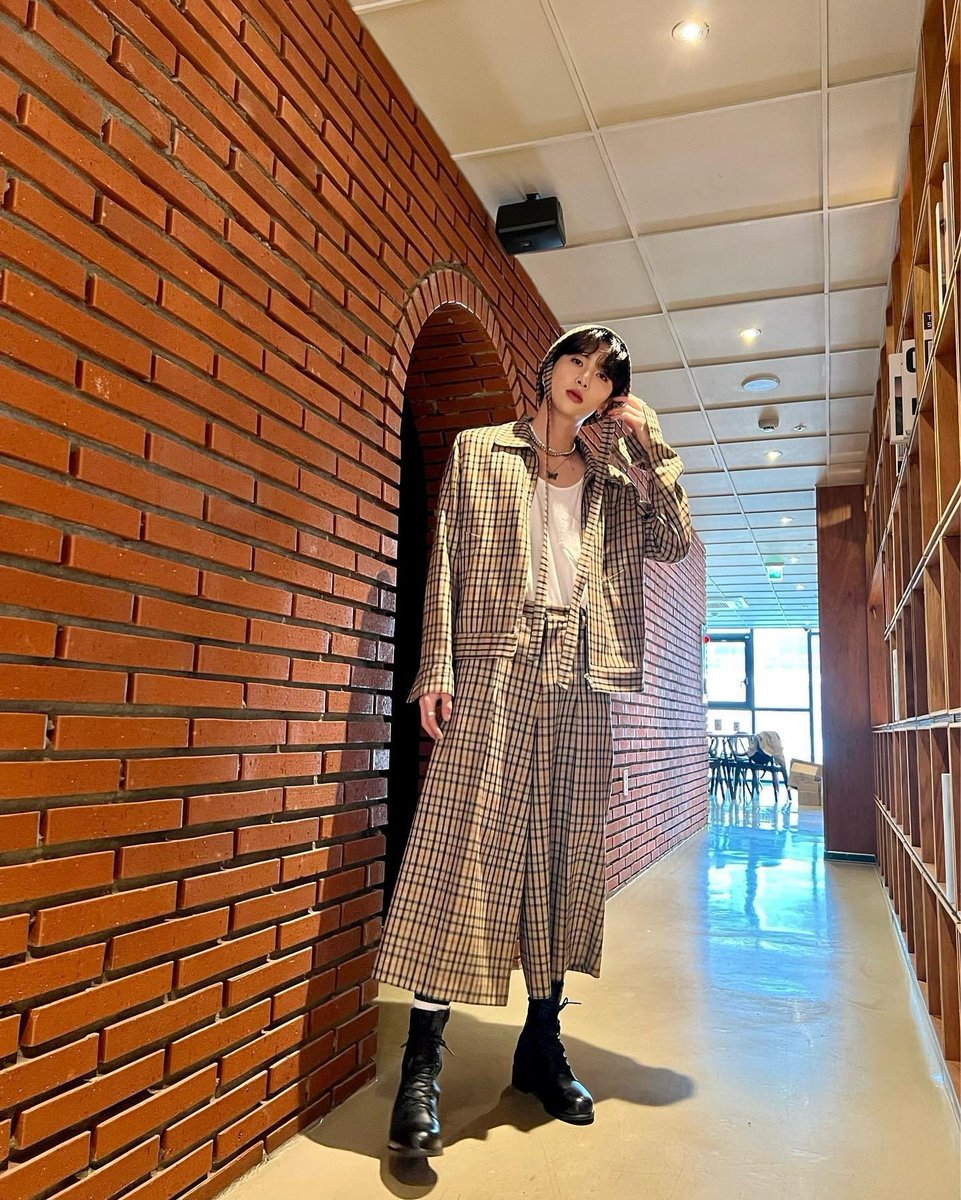 up10tionpr's tweet photo. Instagram — 220402 — Xiao

“Beautiful clothes.” 

#UP10TION #업텐션 

cr. xiao personal ig https://t.co/GWuOaf0lTQ