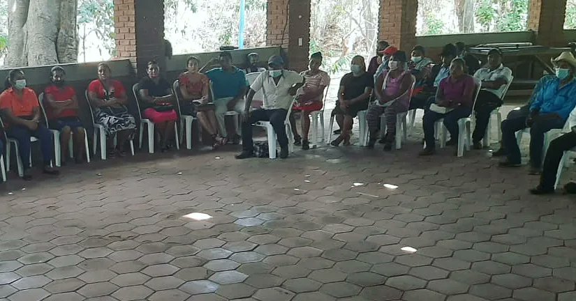 MinEmpren's tweet photo. Compañera Josefa Torres, Secretaria General del #MEFCCA, se reunió con protagonistas de Planes de Negocios  y Familiares del municipio  de Totogalpa, #Madriz a quienes les expresó que desde el Ministerio se fortalece la resiliencia de las familias rurales https://t.co/iNRbpr5CJf
