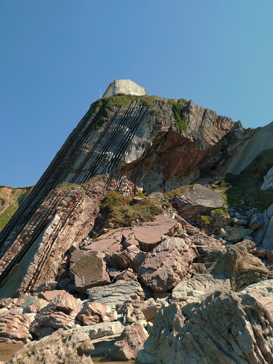 AlgorriZumaia's tweet photo. Gauza bera ezberdin ikusten da perspektiba ezberdinetatik begiratzen bada.
#Itzurun #SanTelmo #Geoparkea #flyscha https://t.co/u9RyQ9lV8L