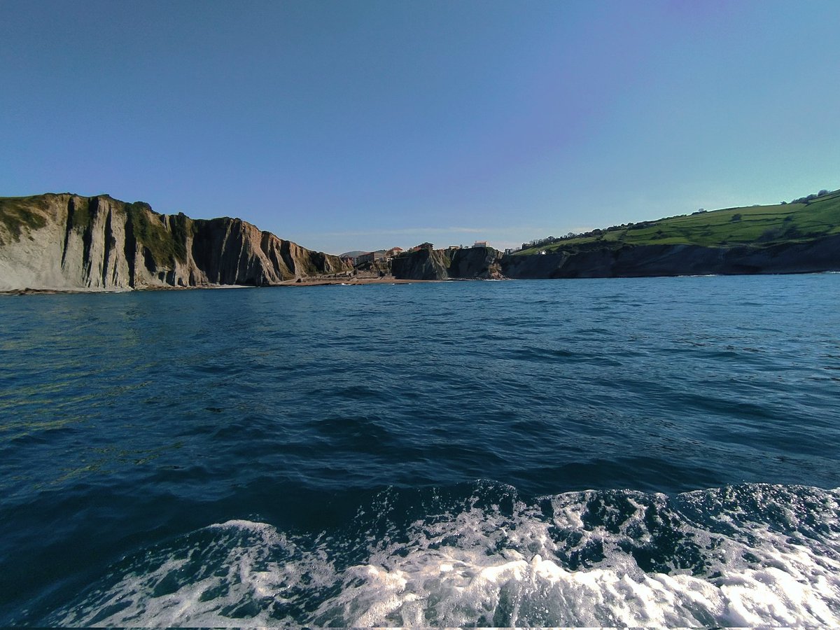 AlgorriZumaia's tweet photo. Gauza bera ezberdin ikusten da perspektiba ezberdinetatik begiratzen bada.
#Itzurun #SanTelmo #Geoparkea #flyscha https://t.co/u9RyQ9lV8L