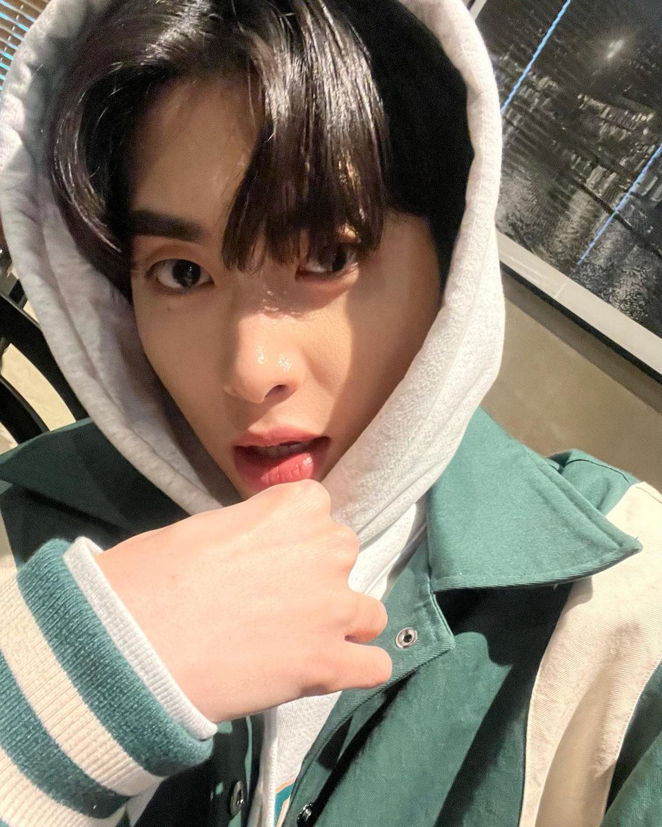 up10tionpr's tweet photo. [IG] 220404 Xiao instagram update

“🥑.” 

#UP10TION #업텐션 #XIAO @UP10TION https://t.co/CPLxfQAQW3