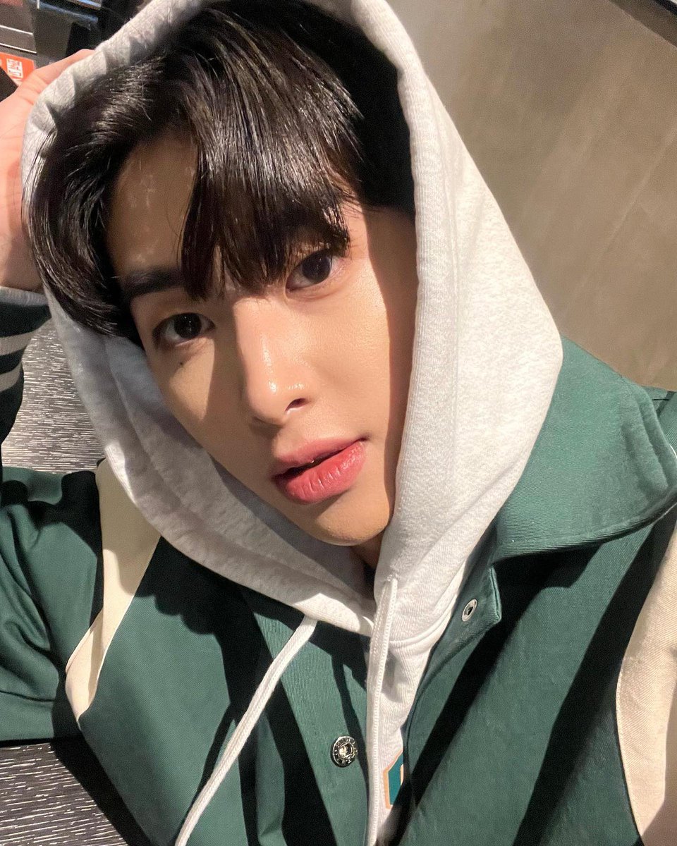 up10tionpr's tweet photo. [IG] 220404 Xiao instagram update

“🥑.” 

#UP10TION #업텐션 #XIAO @UP10TION https://t.co/CPLxfQAQW3