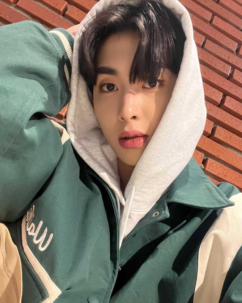 up10tionpr's tweet photo. [IG] 220404 Xiao instagram update

“🥑.” 

#UP10TION #업텐션 #XIAO @UP10TION https://t.co/CPLxfQAQW3