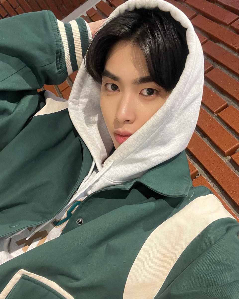 up10tionpr's tweet photo. [IG] 220404 Xiao instagram update

“🥑.” 

#UP10TION #업텐션 #XIAO @UP10TION https://t.co/CPLxfQAQW3