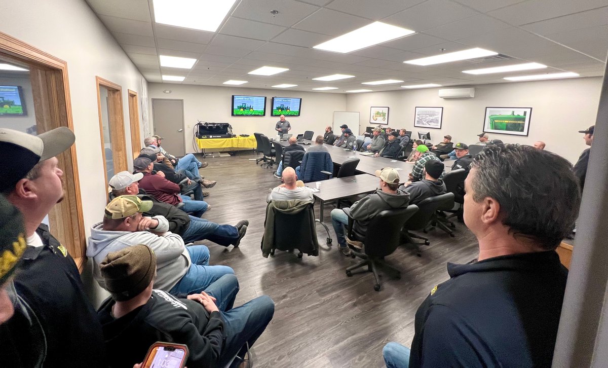 LeadingEdgeEq's tweet photo. Sprayer technology updates from @guthland today, with a walkaround of a new #JohnDeere #616R.
#ExactApply #SeeandSpray #Spray22 https://t.co/4UN9K5xluW