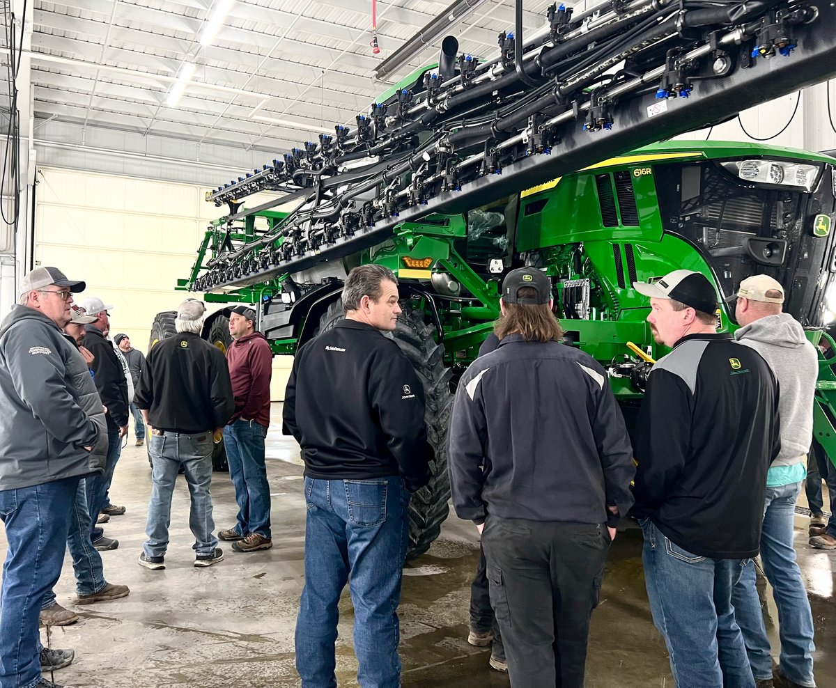LeadingEdgeEq's tweet photo. Sprayer technology updates from @guthland today, with a walkaround of a new #JohnDeere #616R.
#ExactApply #SeeandSpray #Spray22 https://t.co/4UN9K5xluW