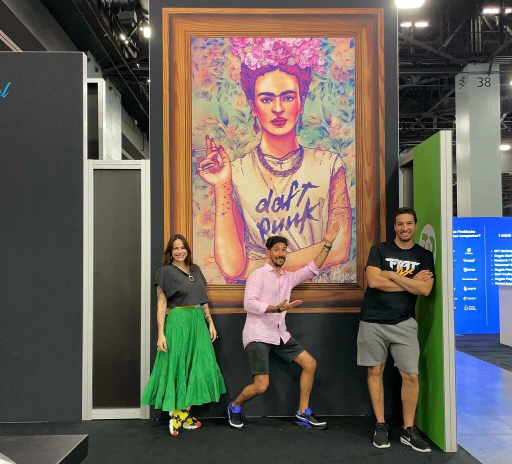 nuclearbranding's tweet photo. LA EMOCIÓN! Se viene @carnavalartnft se viene #Bitcoin2022 HAY EQUIPO! 
Art Frida del Rey por @fabciraolo https://t.co/NdMK41fn7N #NuclearBranding https://t.co/XGBtBxmYtb